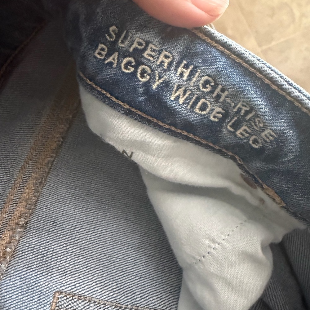 American Eagle Super High Rise Baggy Wide Leg Jeans Size 8 - Picture 8 of 9